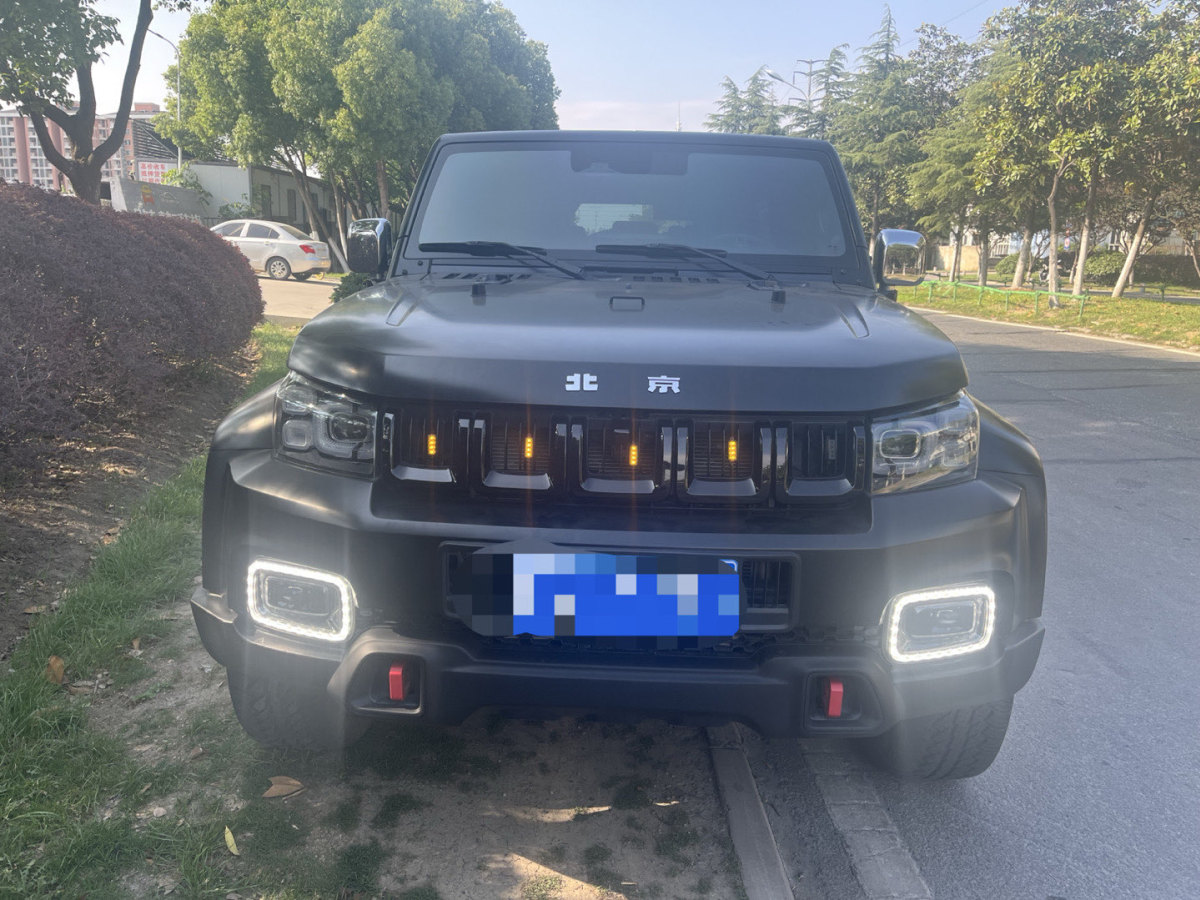 北京 BJ40  2023款 2.0D 自動四驅(qū)刀鋒英雄版?zhèn)b客型（前后電控鎖）圖片