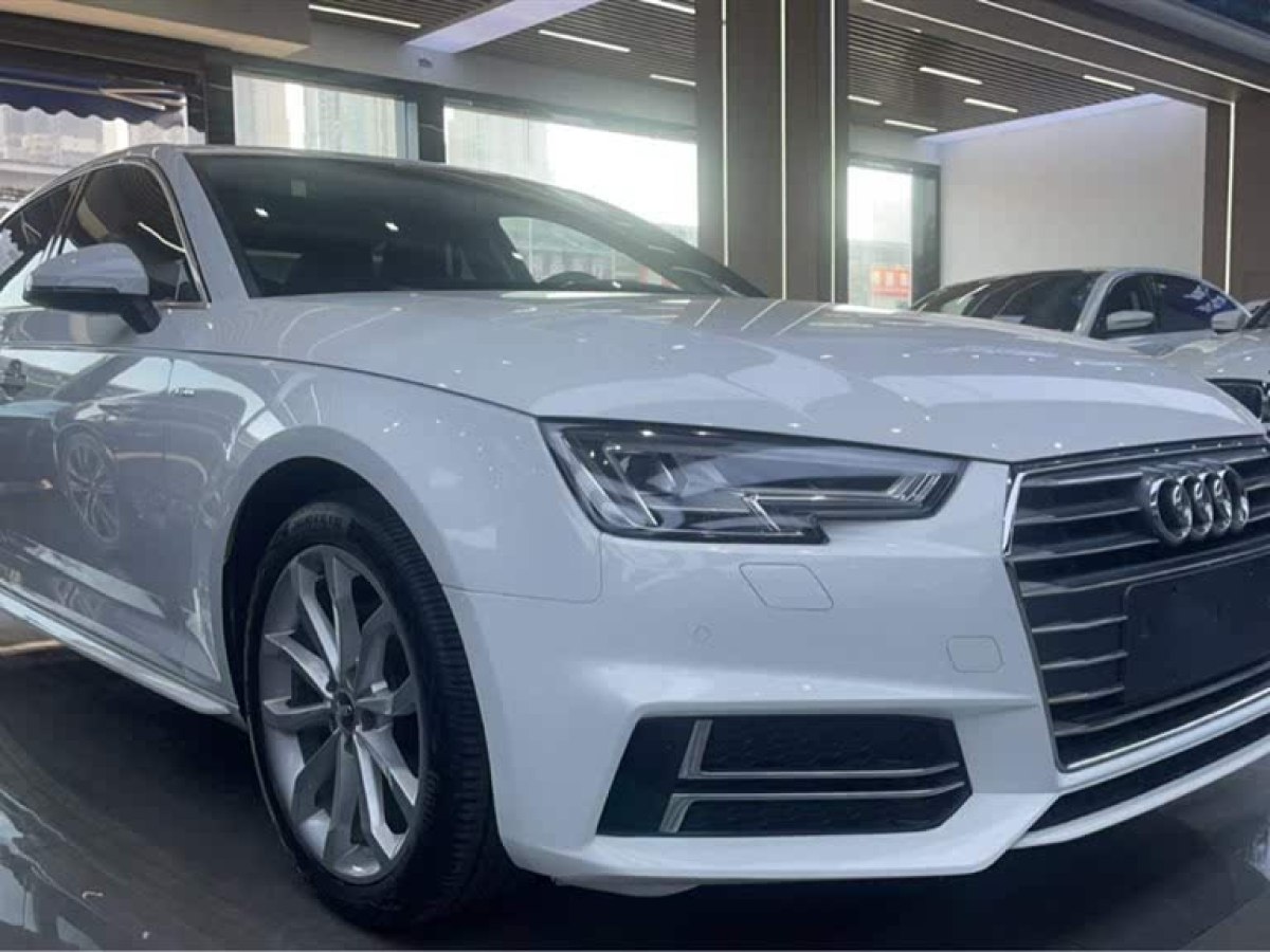 奧迪 奧迪A4L  2017款 Plus 40 TFSI 進(jìn)取型圖片