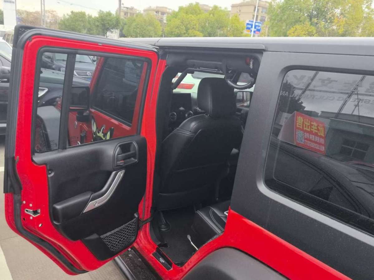 2017年9月Jeep 牧马人  2015款 3.6L Rubicon 四门版