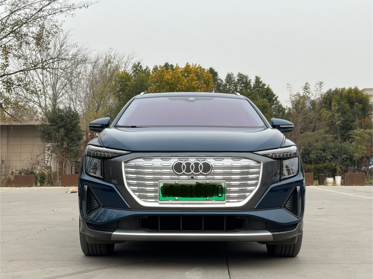 奧迪 奧迪Q5 e-tron  2022款 50 e-tron quattro 榮耀型 機甲套裝 逐日版圖片