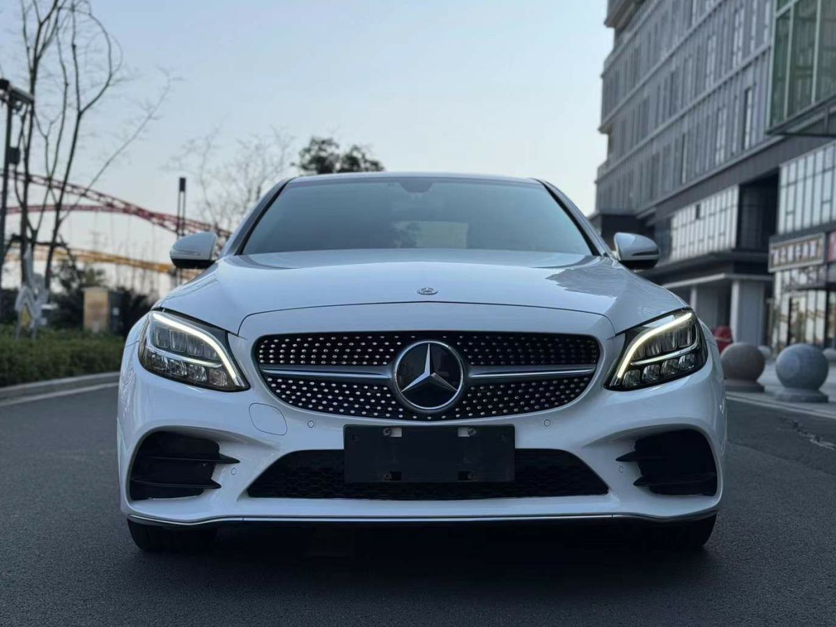 奔馳 奔馳A級  2019款  A 220 L 4MATIC 運動轎車圖片