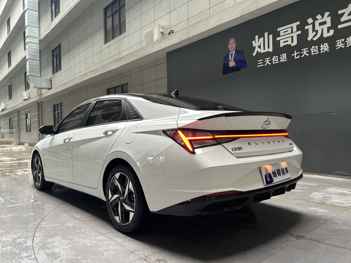 現(xiàn)代 伊蘭特  2022款 240TGDi DCT LUX尊貴版圖片