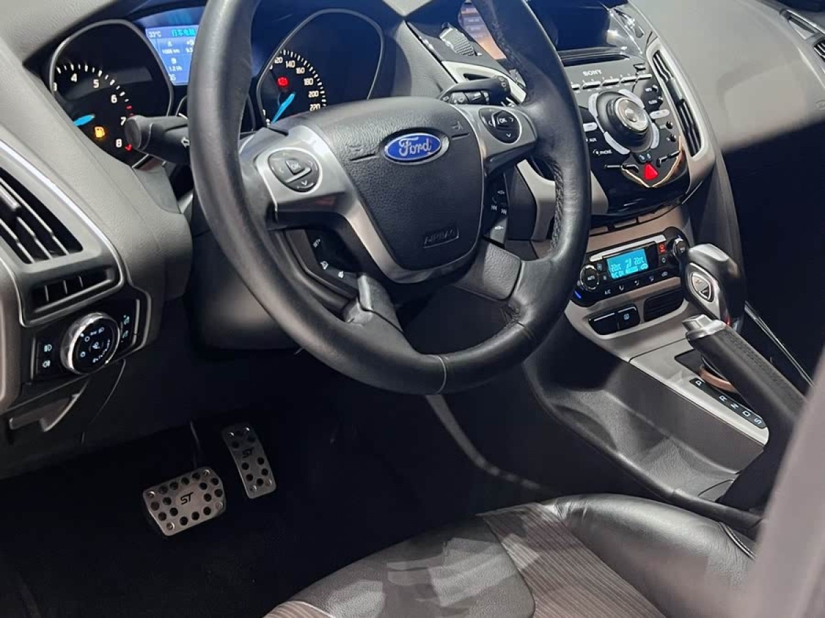 福特 ?？怂? 2012款 兩廂 2.0L 自動豪華運動型圖片
