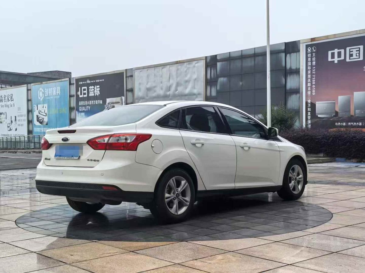 福特 ?？怂? 2014款 兩廂經(jīng)典 1.8L 手動酷白典藏版圖片