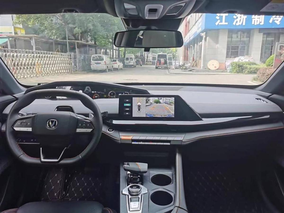 長(zhǎng)安 長(zhǎng)安UNI-V  2022款 1.5T 尊貴型圖片