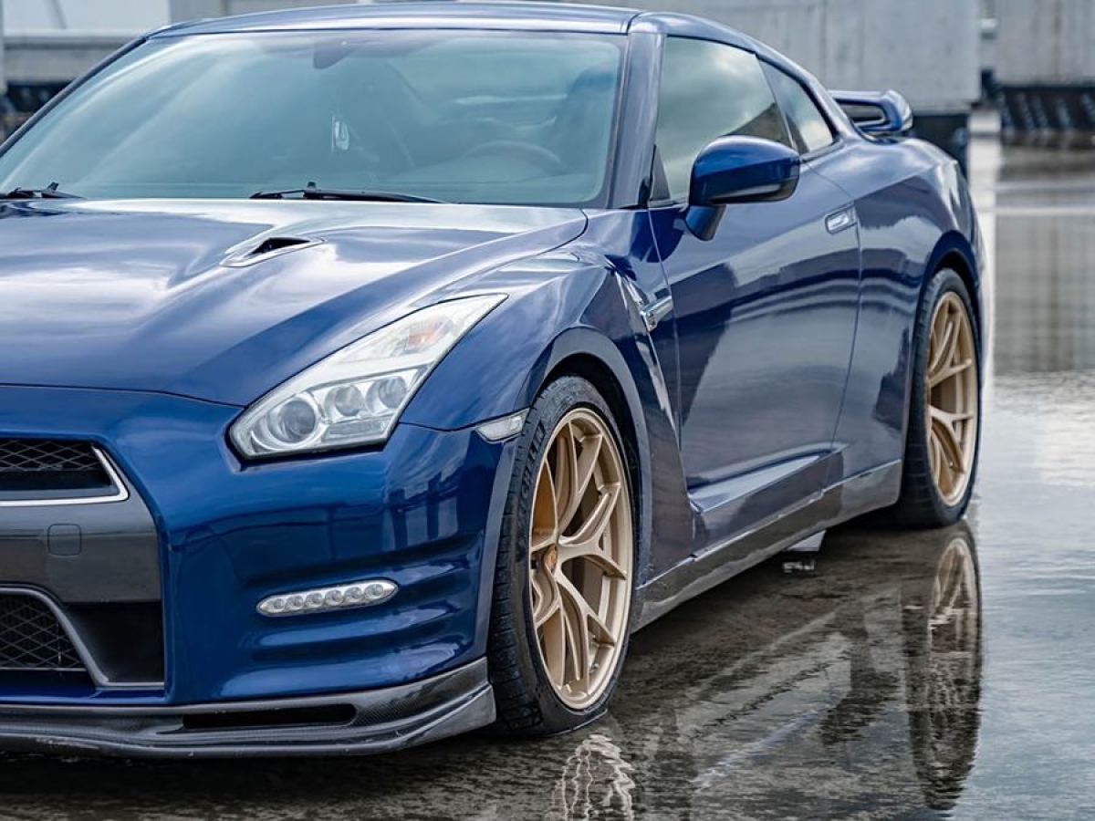 日產(chǎn) GT-R  2015款 3.8T 動感酷黑內(nèi)飾版圖片