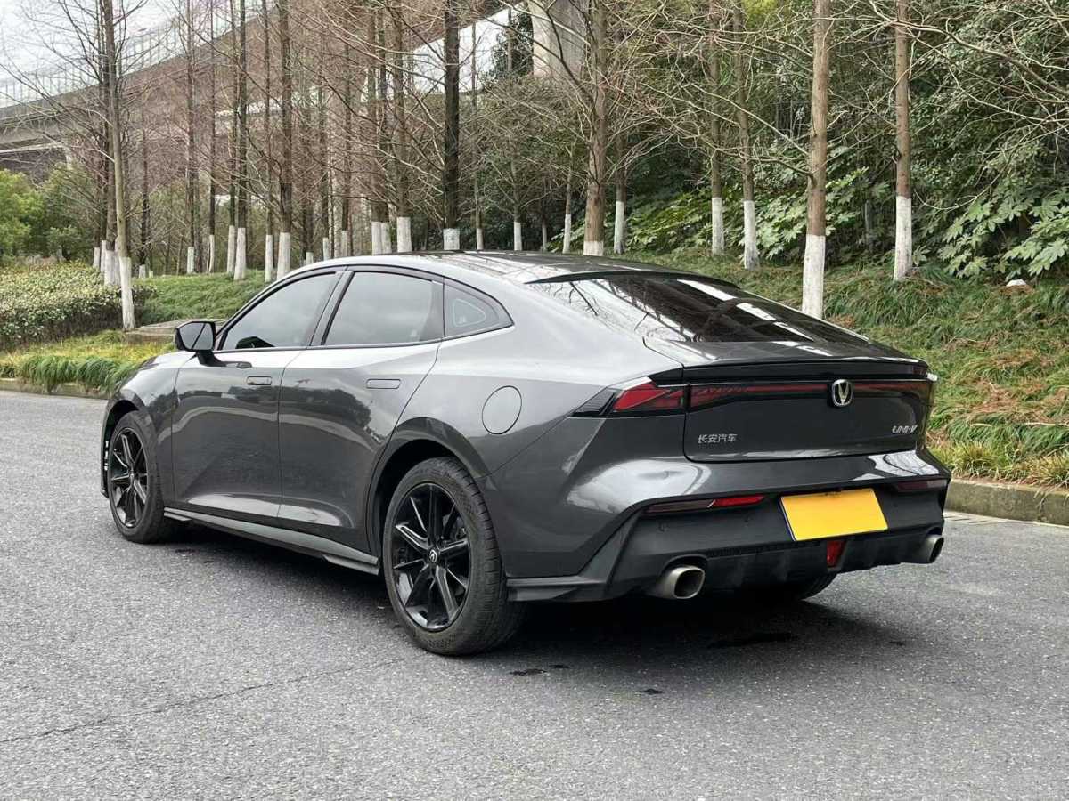 長(zhǎng)安 長(zhǎng)安UNI-V  2022款 1.5T 智慧領(lǐng)航型圖片