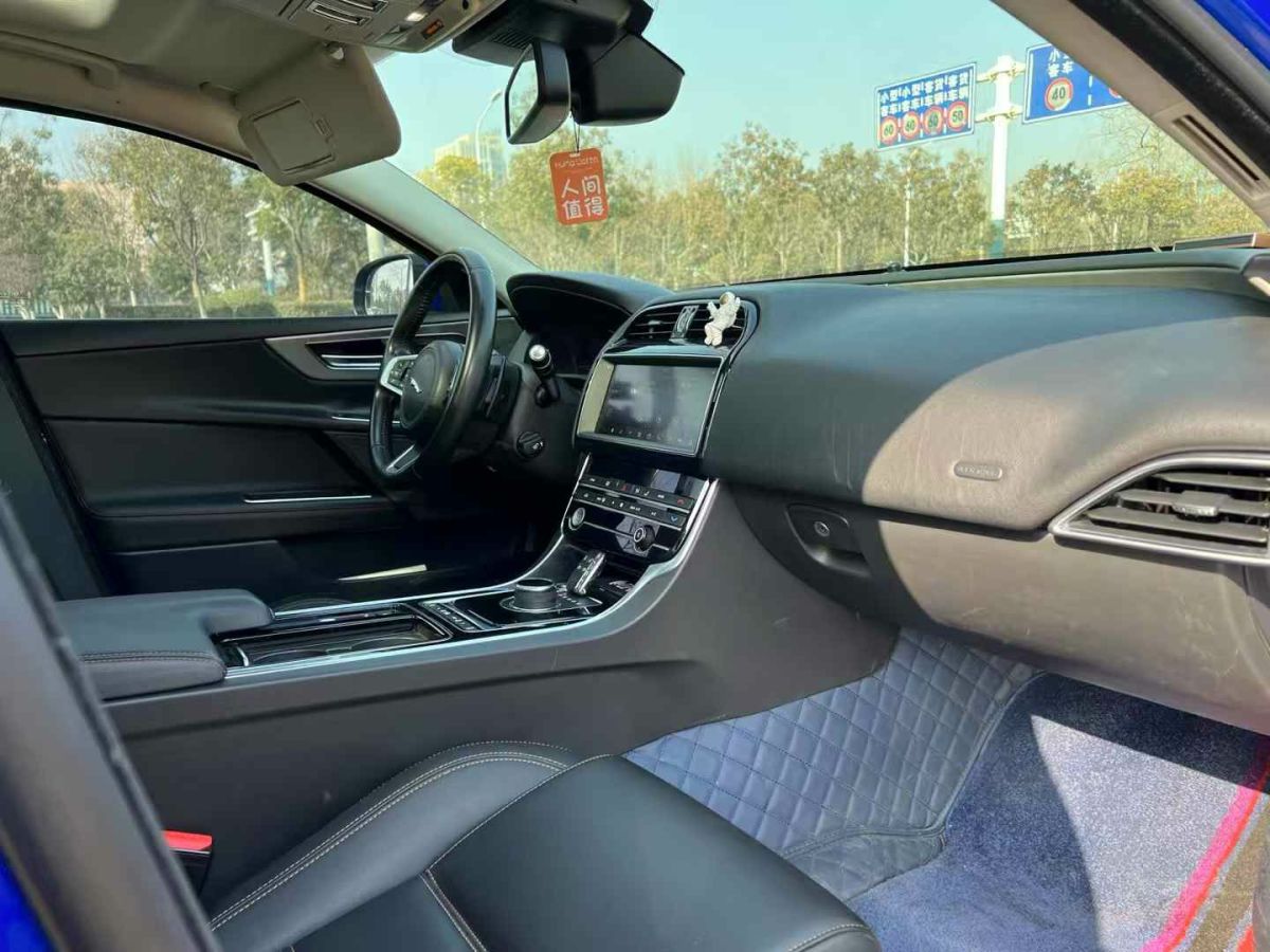 捷豹 XE  2019款 2.0T 300PS 四驅(qū)Landmark Edition圖片