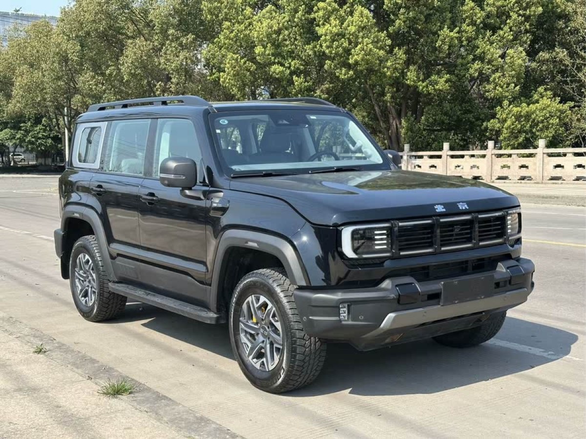 北京 BJ40  2024款 2.0T 城市獵人版 至尊型圖片