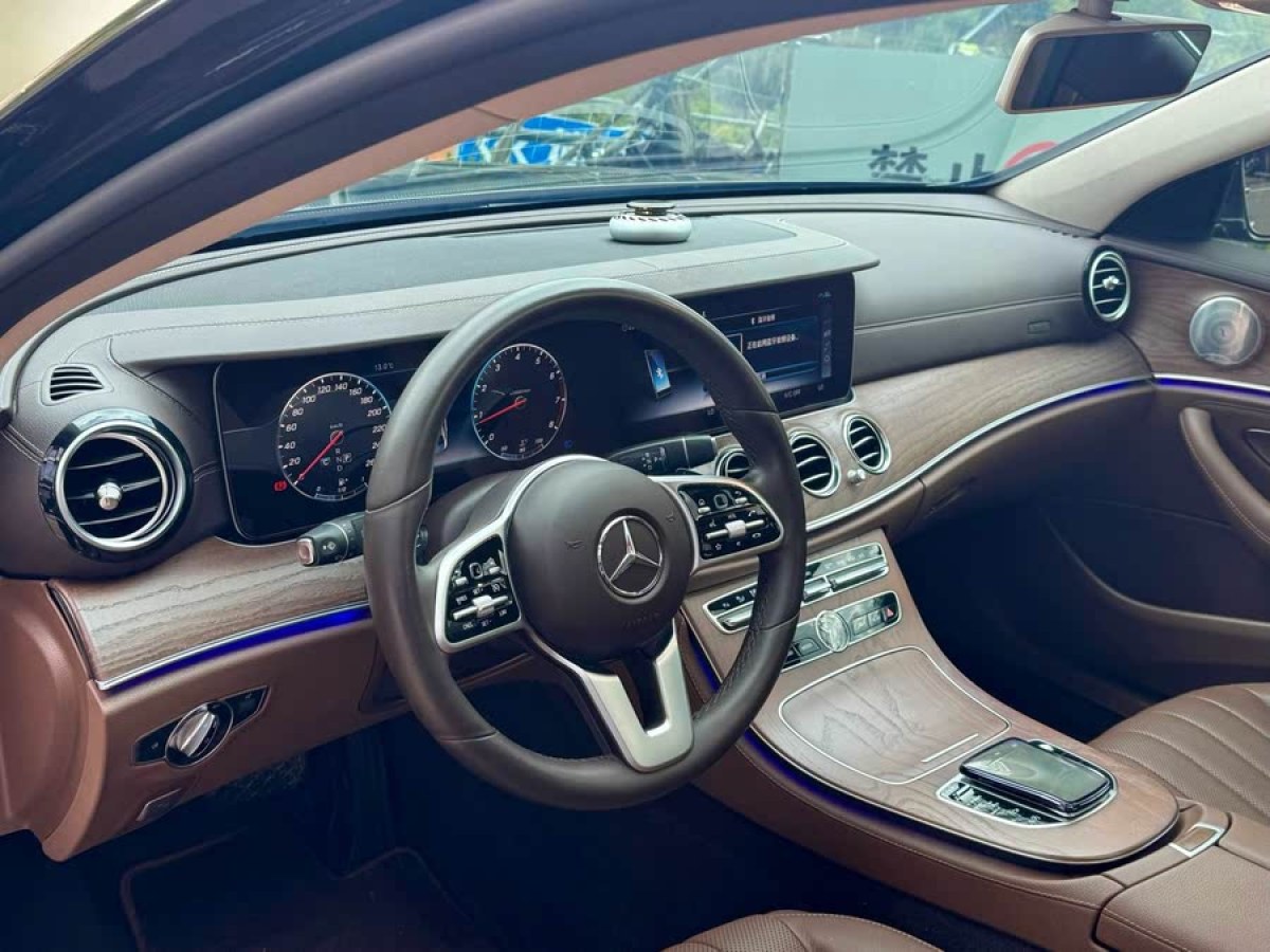 奔馳 奔馳E級  2020款 改款 E 300 L 殊享版圖片
