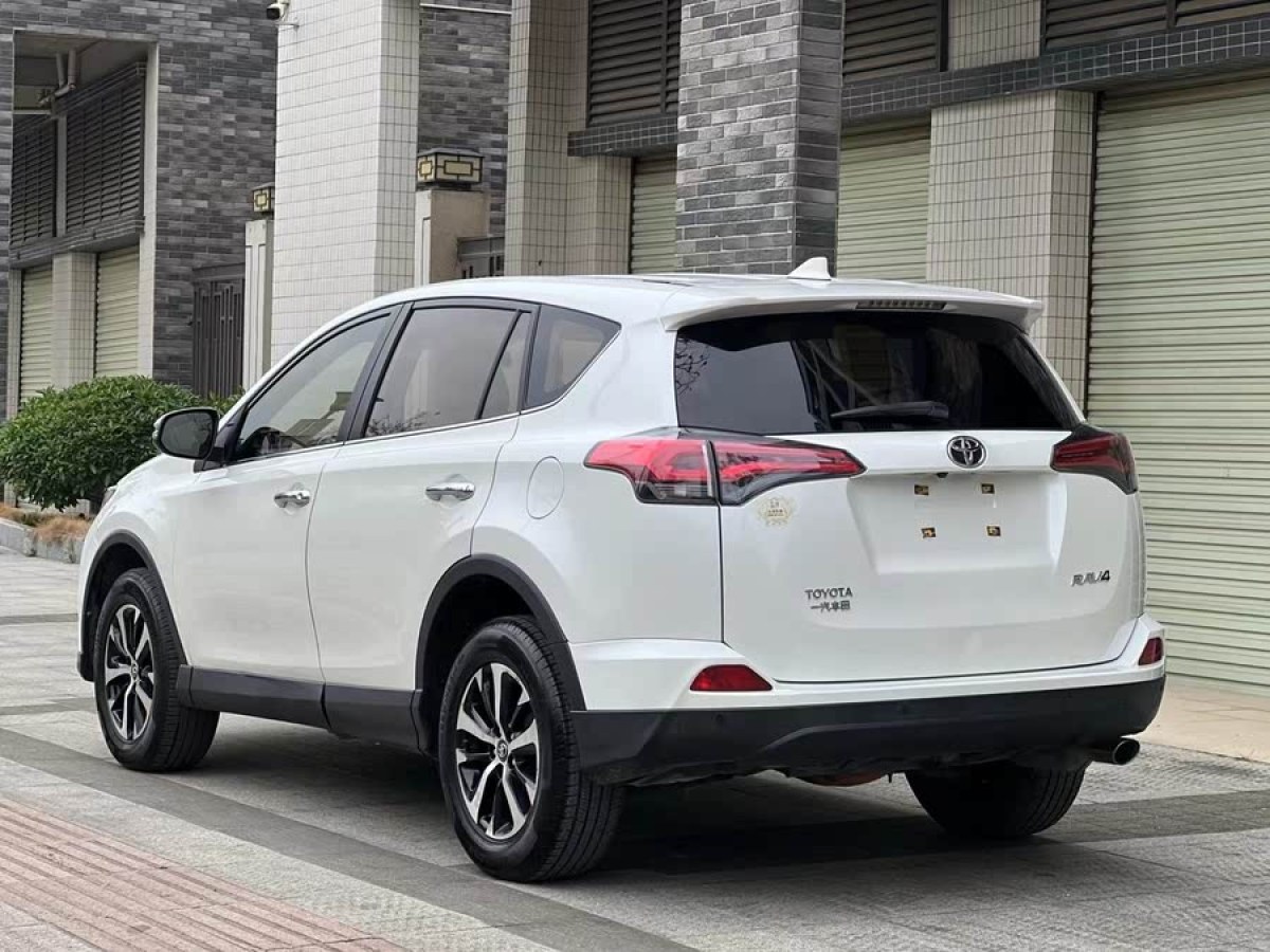 豐田 RAV4榮放  2016款 2.0L CVT兩驅(qū)風(fēng)尚版圖片
