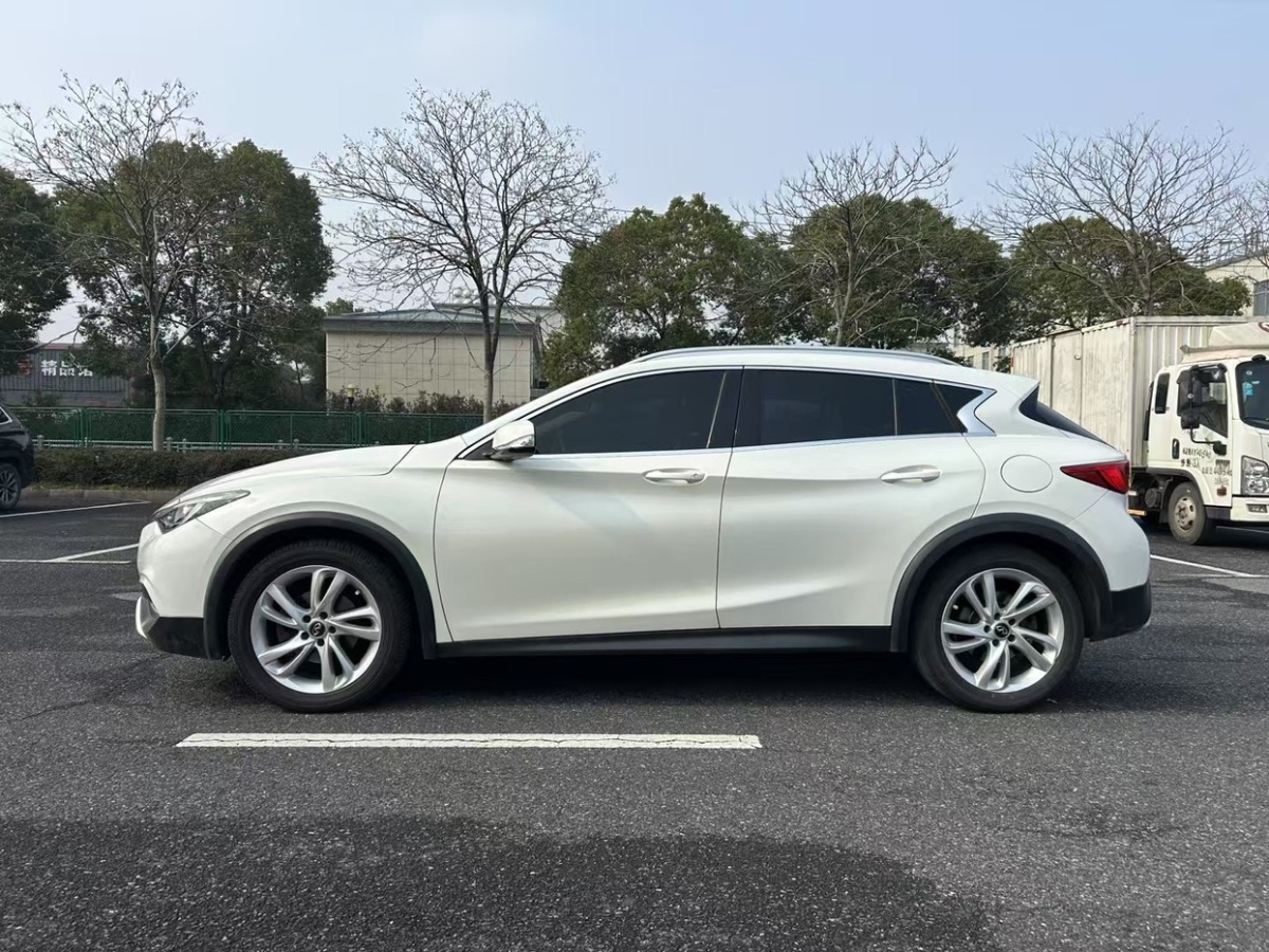 2017年06月英菲尼迪 QX30  2017款 1.6T 兩驅(qū)時尚版