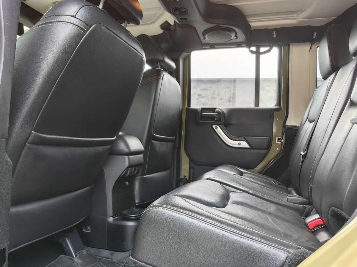 2013年10月Jeep 牧马人  2013款 3.6L Sahara 四门版
