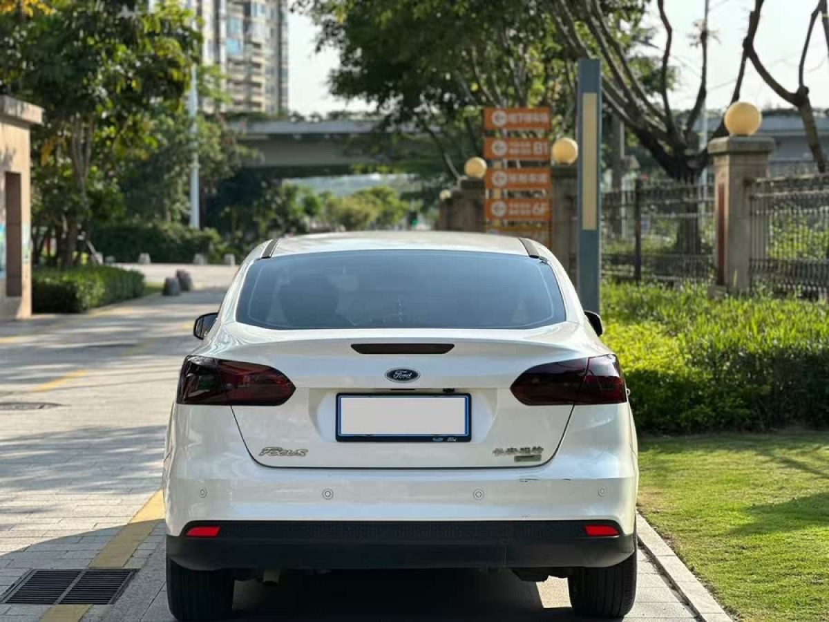 福特 ?？怂? 2015款 三廂 EcoBoost 125 自動(dòng)超能風(fēng)尚型圖片