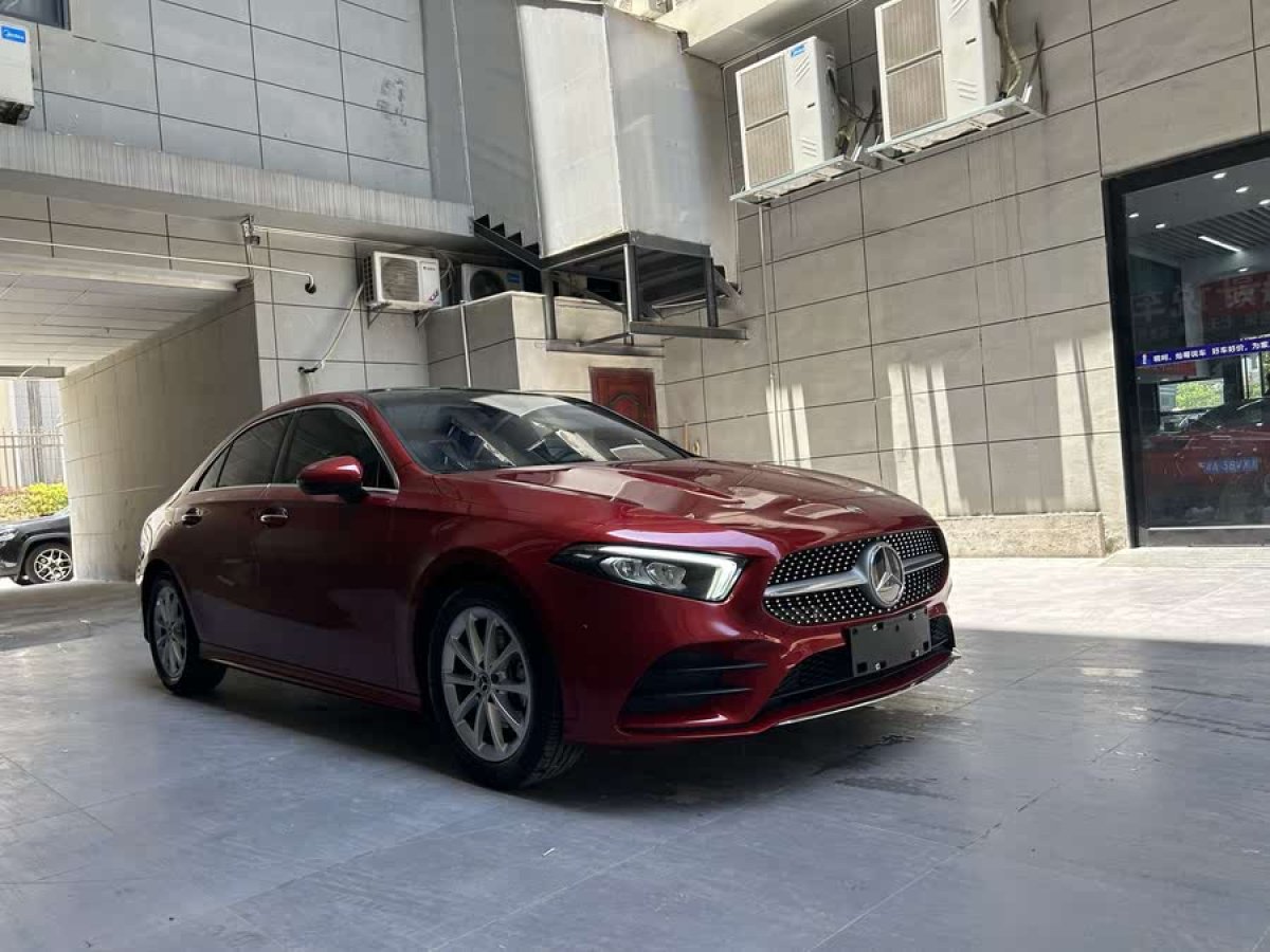 奔馳 奔馳A級  2019款  改款 A 200 L 運動轎車圖片