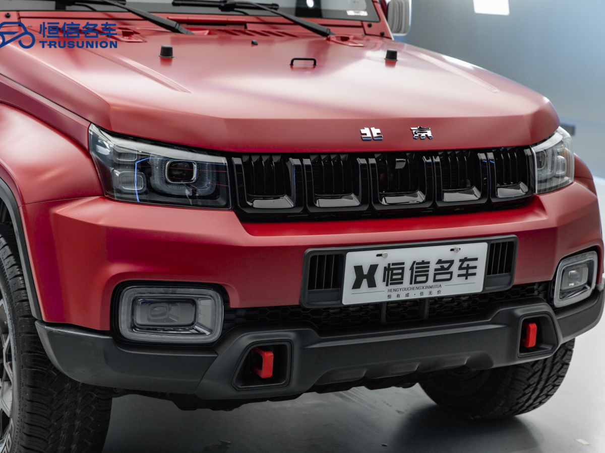 北京 BJ40  2023款 2.0D 自動四驅刀鋒英雄版?zhèn)b客型圖片