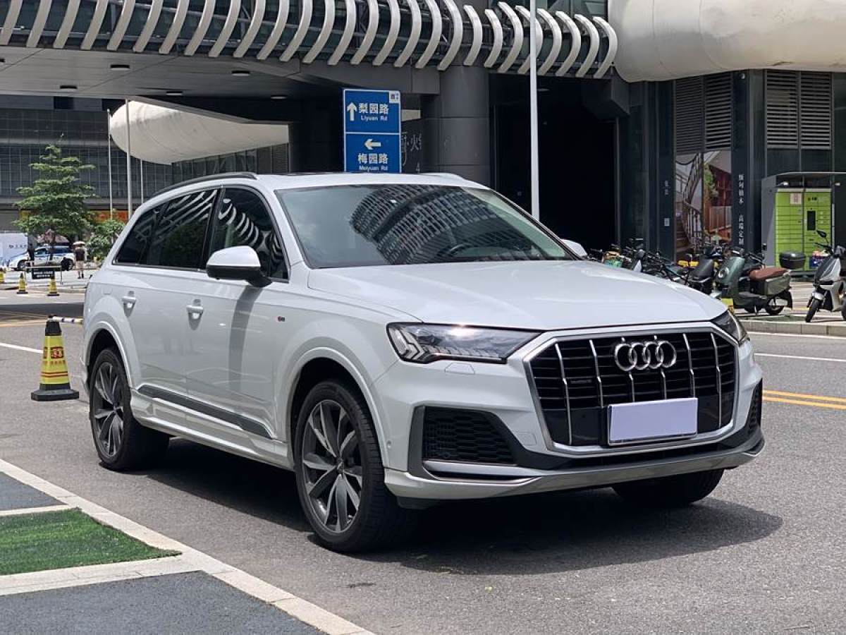 2021年4月奧迪 奧迪Q7  2023款 55 TFSI quattro S line運(yùn)動(dòng)型