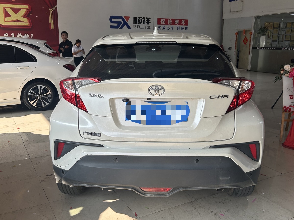 豐田 C-HR  2020款 2.0L 領(lǐng)先版圖片