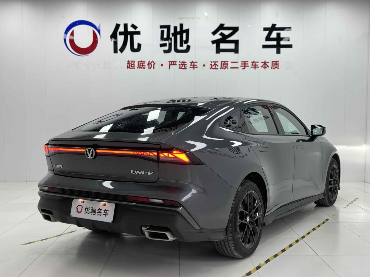 長(zhǎng)安 長(zhǎng)安UNI-V  2024款 1.5T 尊貴型圖片