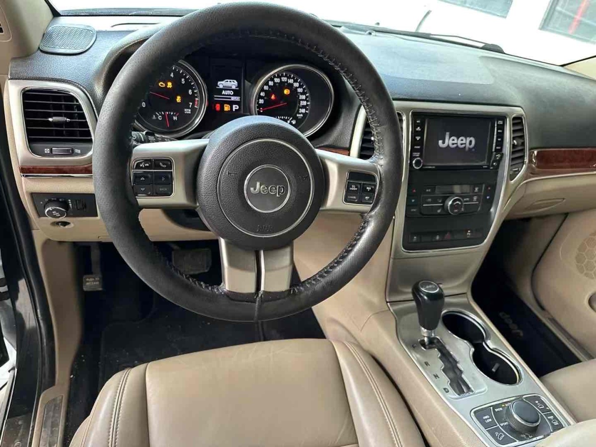 Jeep 大切诺基  2011款 改款 3.6L 豪华导航版图片