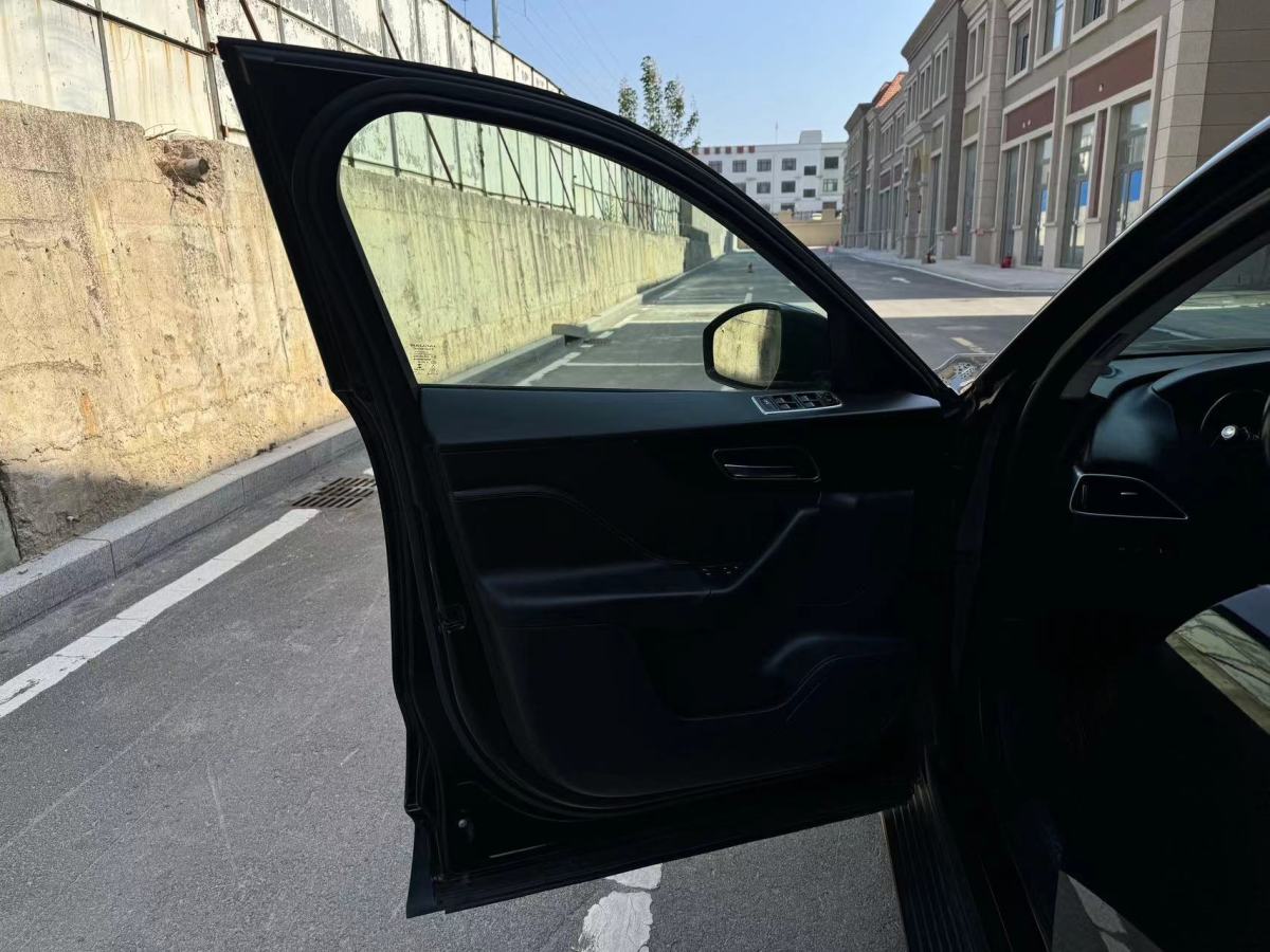 捷豹 F-PACE  2018款 改款 2.0T 四驅(qū)R-Sport運(yùn)動(dòng)版圖片