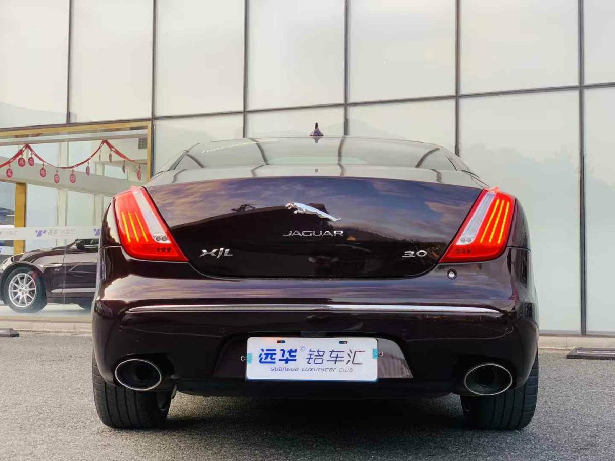 捷豹 XJ  2015款 XJL 3.0 SC 兩驅(qū)全景商務(wù)版圖片