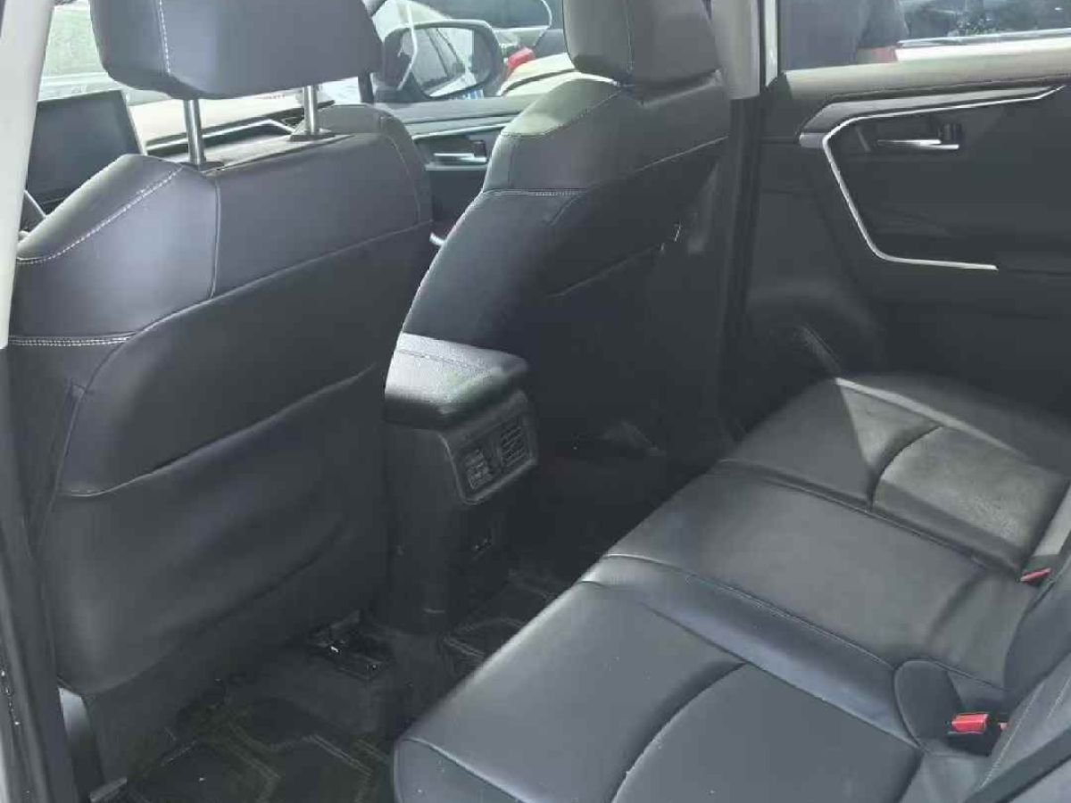 豐田 RAV4榮放  2023款 2.0L CVT兩驅(qū)20周年鉑金紀(jì)念版圖片