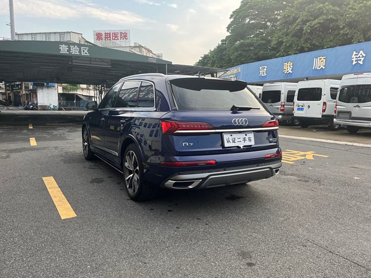 奧迪 奧迪Q7  2024款 55 TFSI quattro S line運(yùn)動(dòng)型圖片