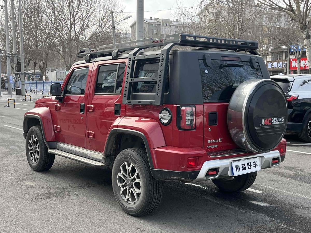 北京 BJ40  2020款 2.0T 自動四驅(qū)城市獵人版?zhèn)b客型圖片