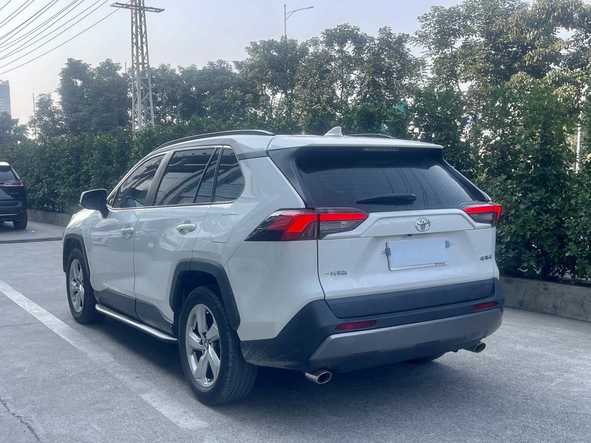 豐田 RAV4  2018款 榮放 2.0L CVT兩驅(qū)風(fēng)尚版圖片