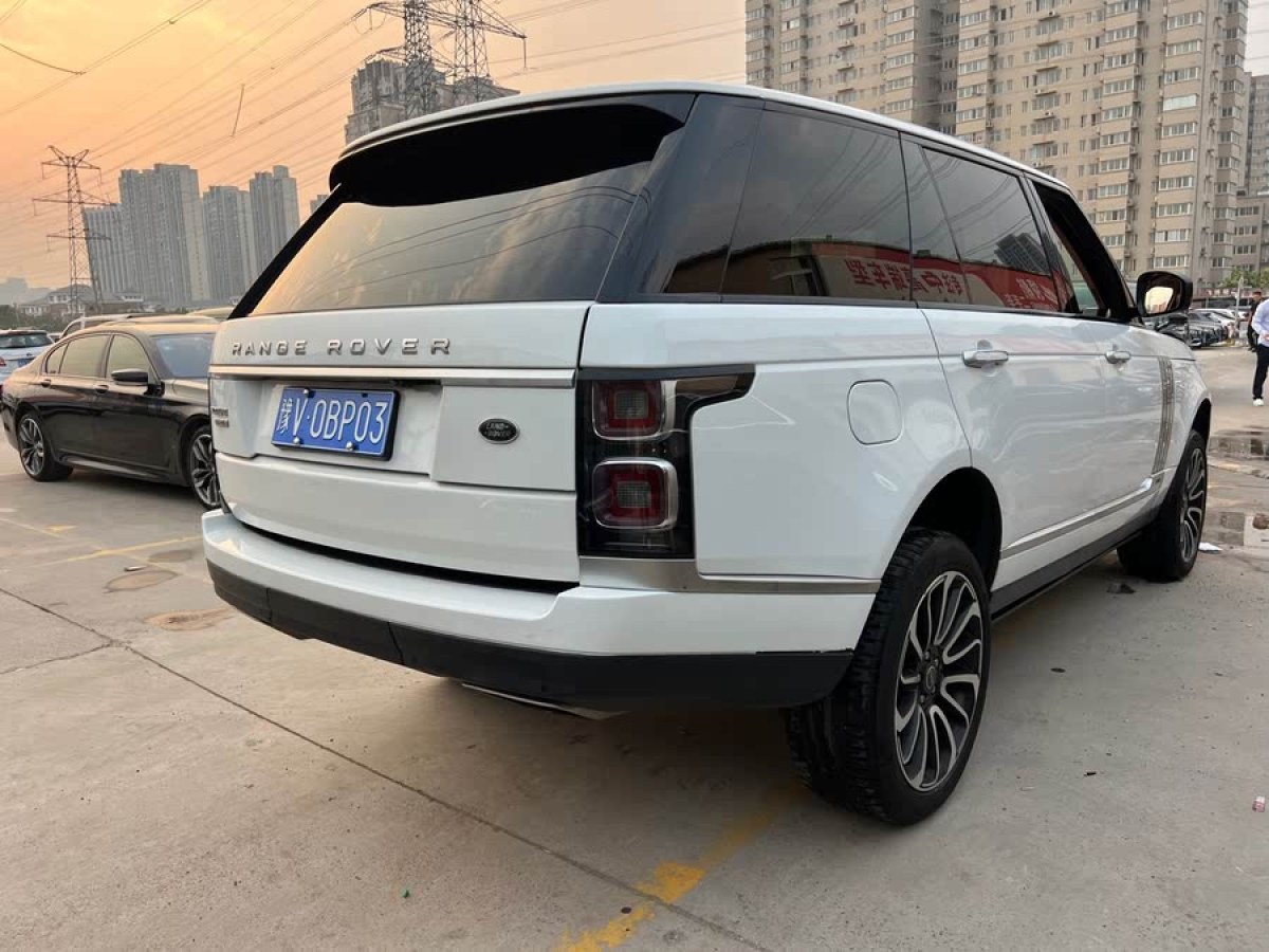 路虎 攬勝  2017款 3.0 V6 SC Vogue 加長(zhǎng)版圖片