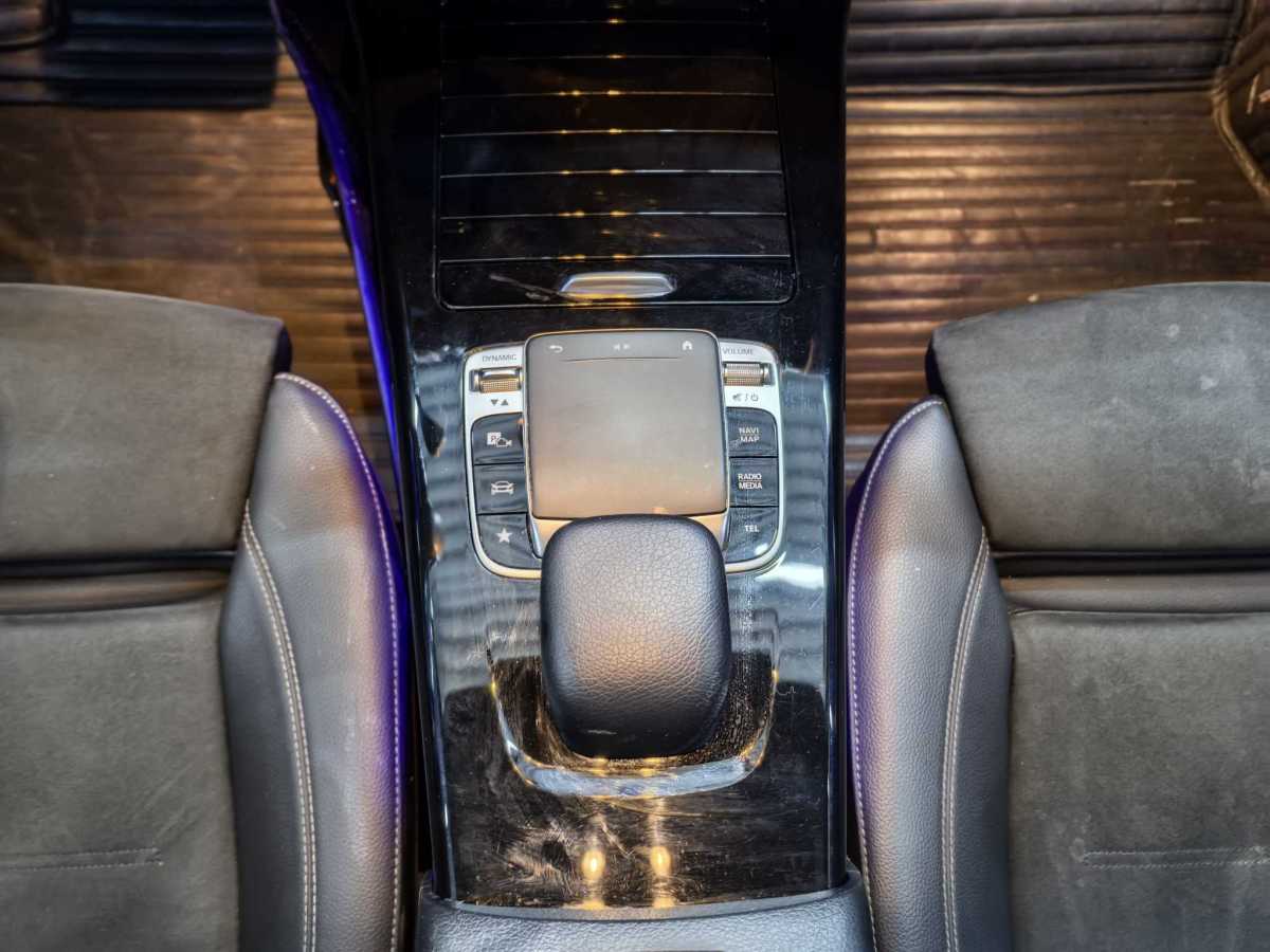 奔馳 奔馳A級  2020款 改款 A 200 L 運動轎車動感型圖片