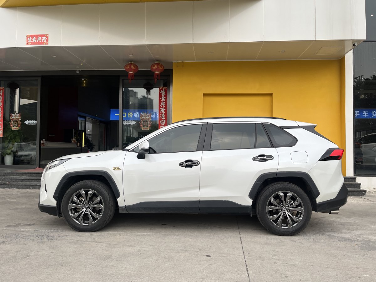 豐田 RAV4榮放  2023款 2.0L CVT兩驅(qū)20周年鉑金紀念版圖片