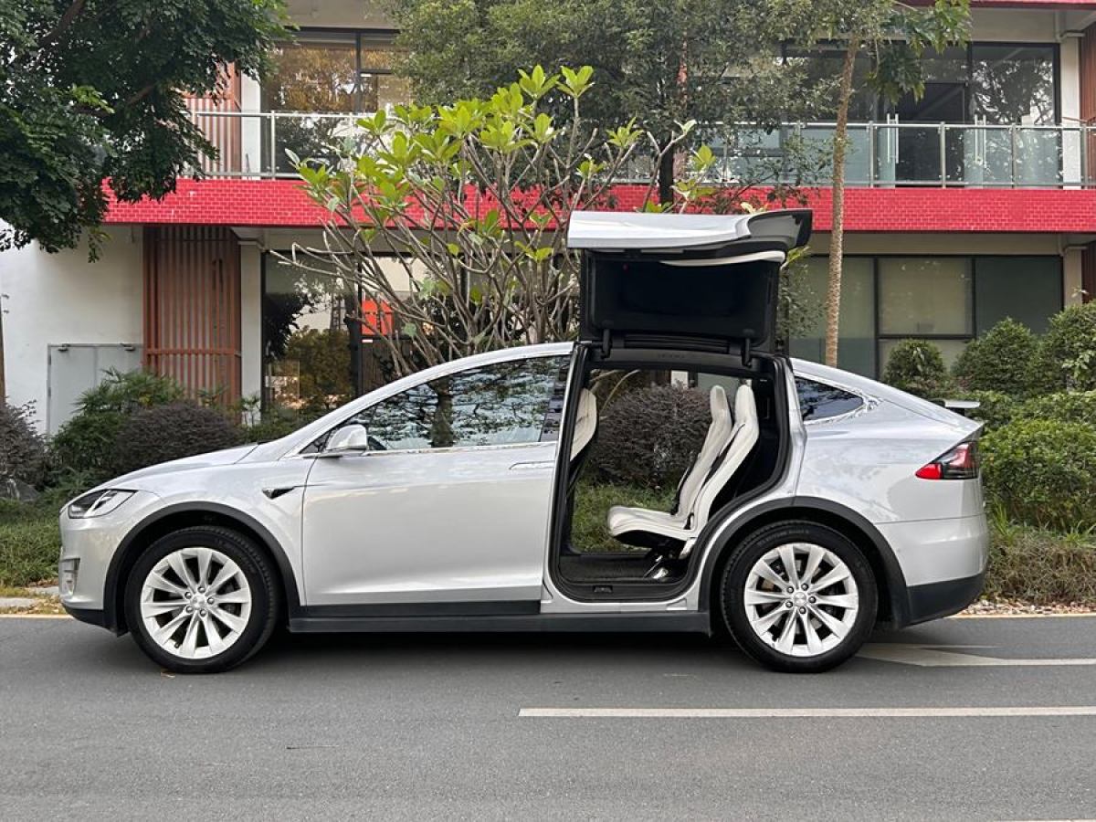 特斯拉 Model X  2016款 Model X 90D圖片