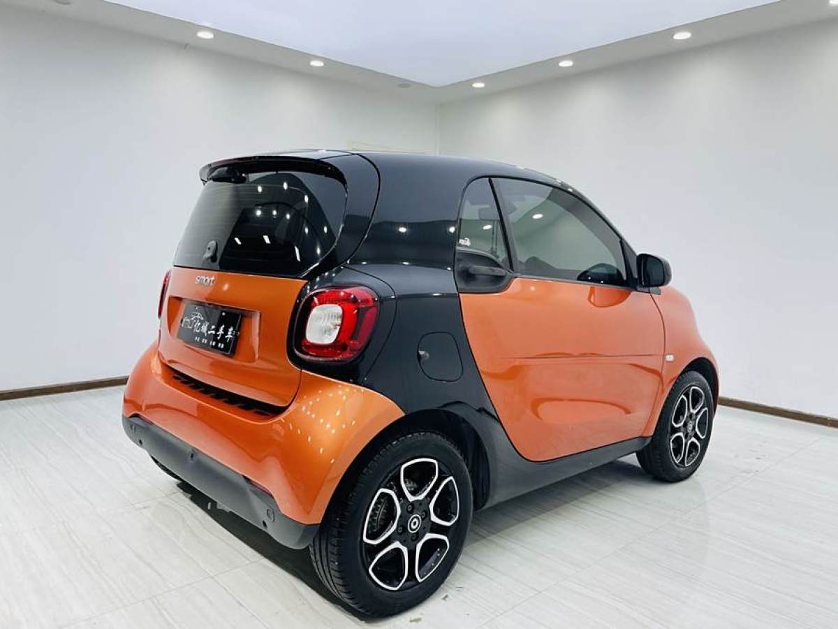 smart fortwo  2019款 0.9T 66千瓦硬頂風(fēng)擎版 國(guó)VI圖片