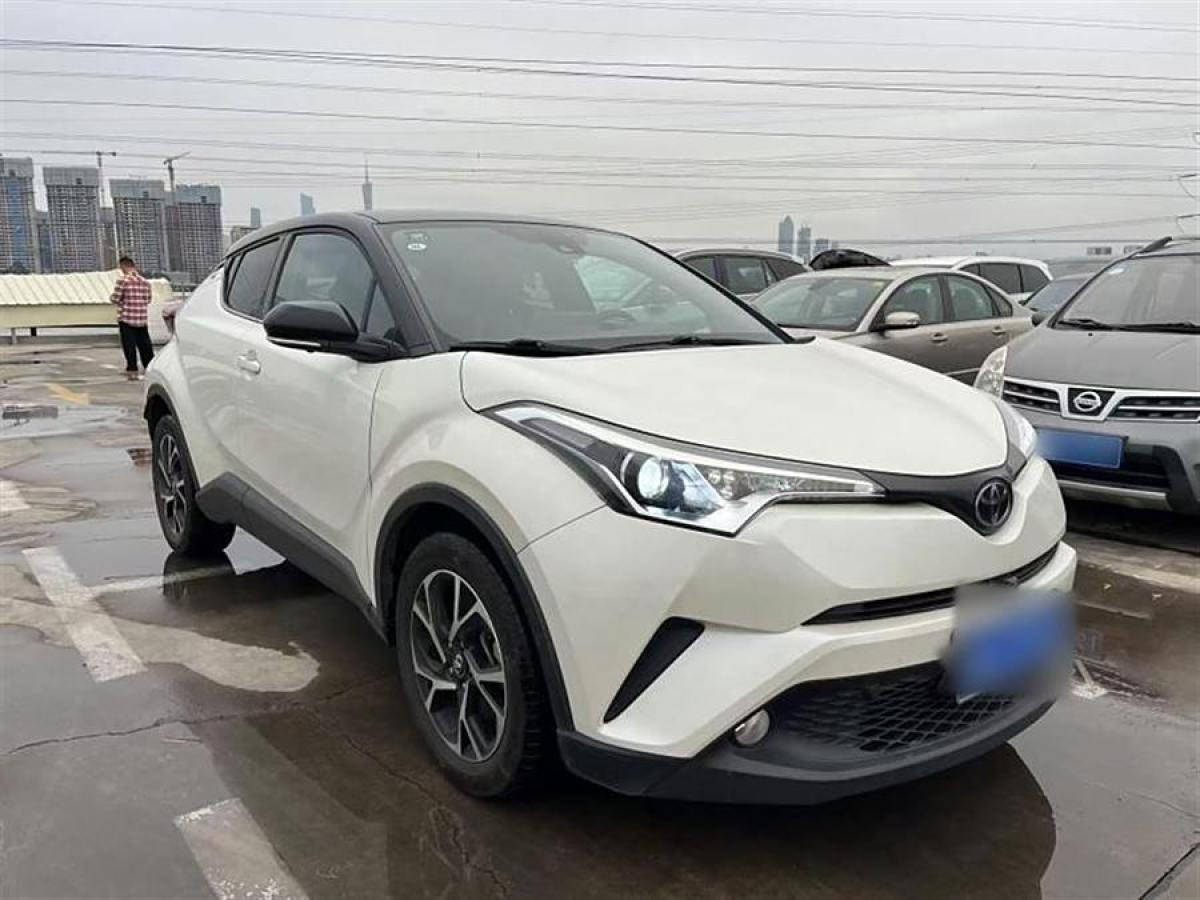 豐田 C-HR  2020款 2.0L 領(lǐng)先版圖片