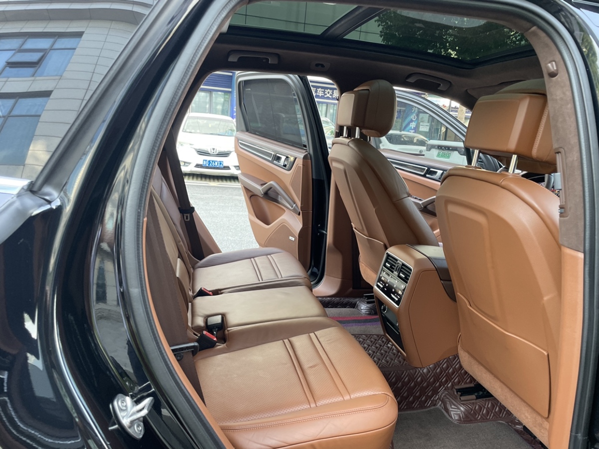 保時(shí)捷 Cayenne  2022款 Cayenne 3.0T 鉑金版圖片