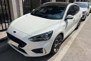 福克斯 福特 三廂 EcoBoost 180 自動(dòng)ST Line