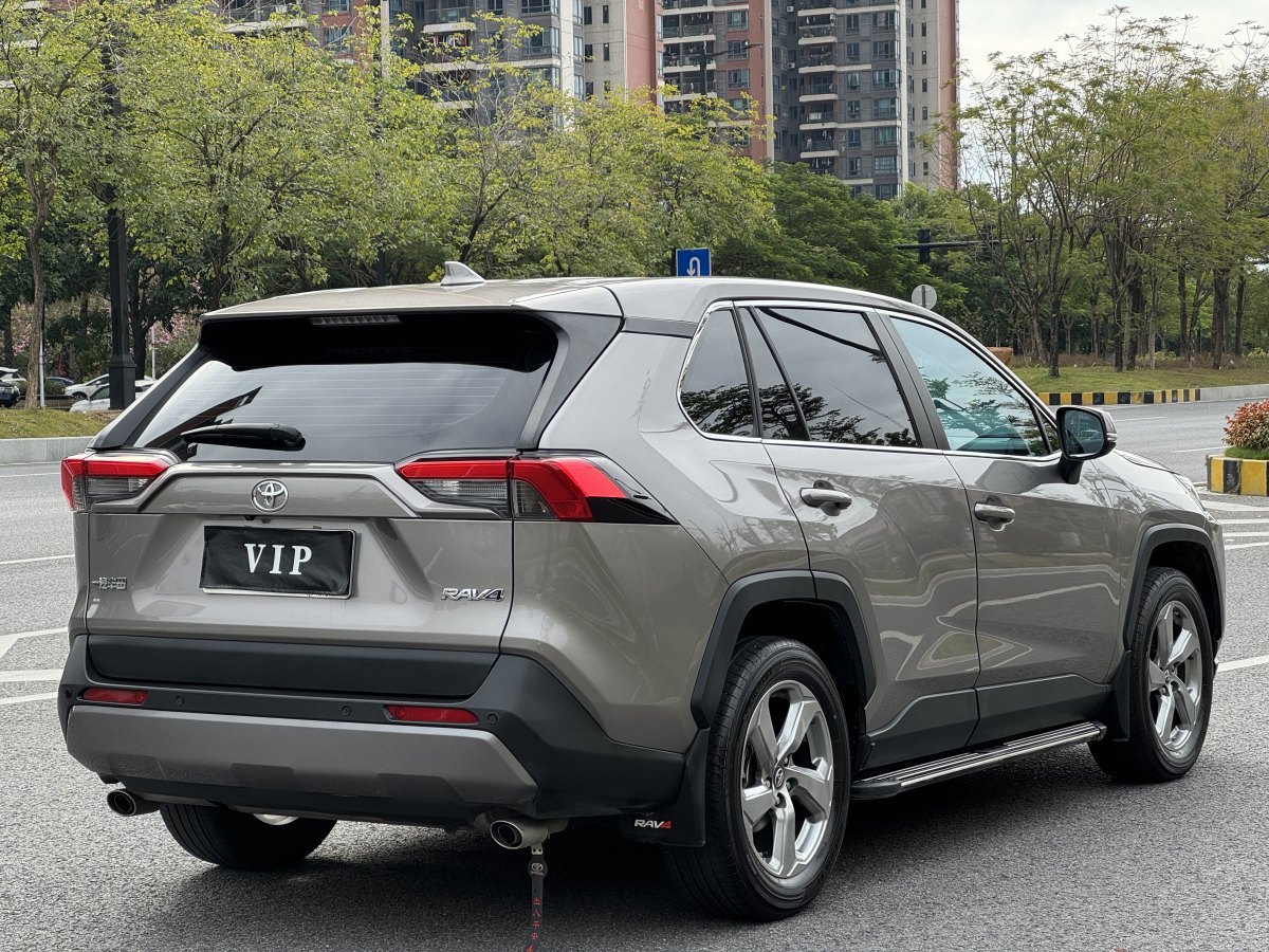 豐田 RAV4  2018款 榮放 2.0L CVT兩驅(qū)風尚版圖片