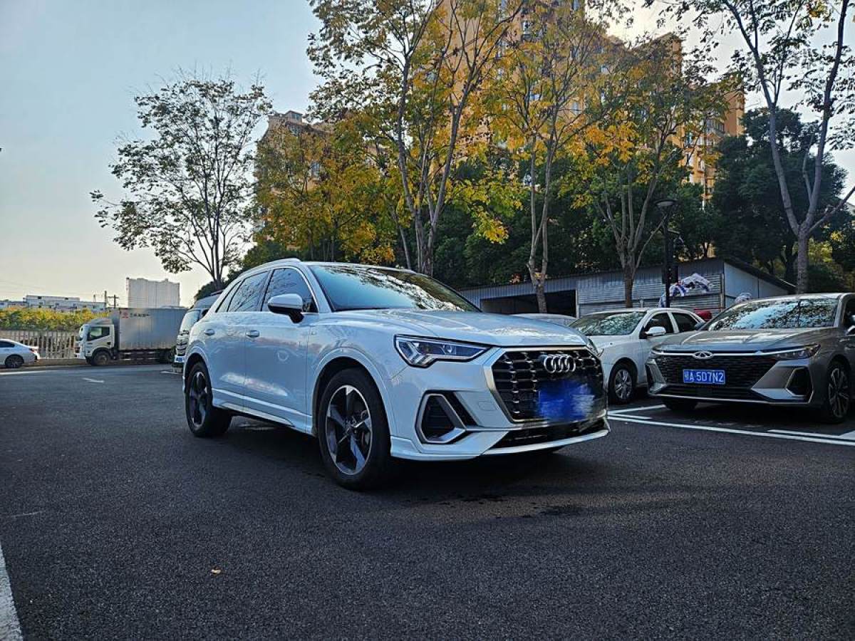 奧迪 奧迪Q3  2019款  40 TFSI 時(shí)尚動感型圖片