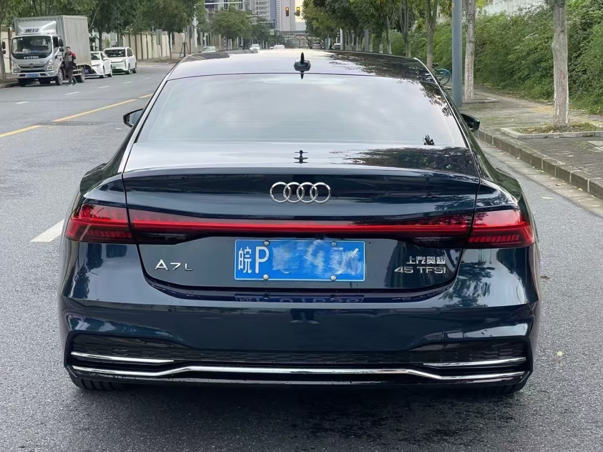 2023年5月奧迪 奧迪A7L  2024款 45TFSI S-line 筑夢型 流晶套裝