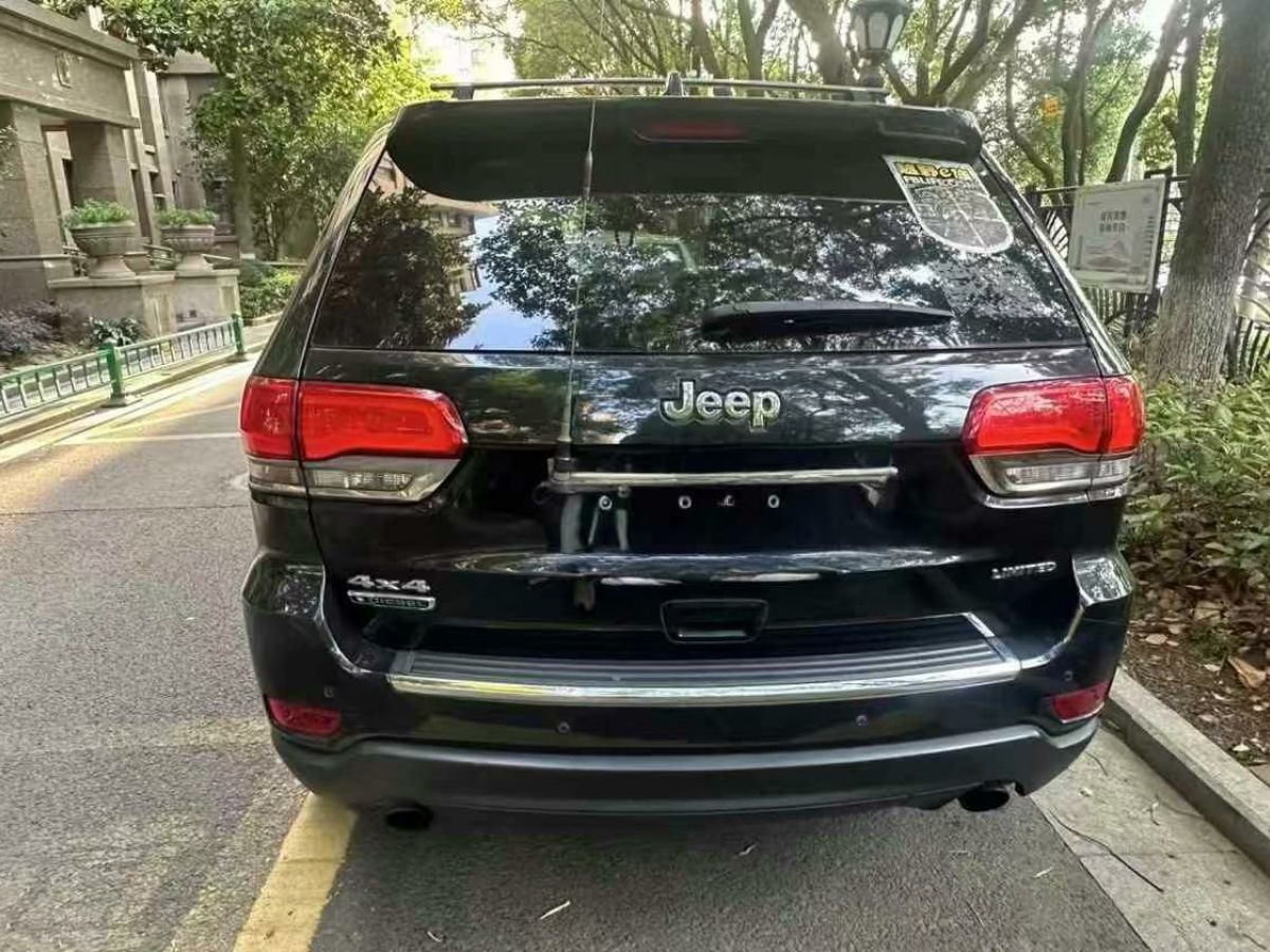 Jeep 大切諾基  2015款 3.0L 精英導(dǎo)航版圖片