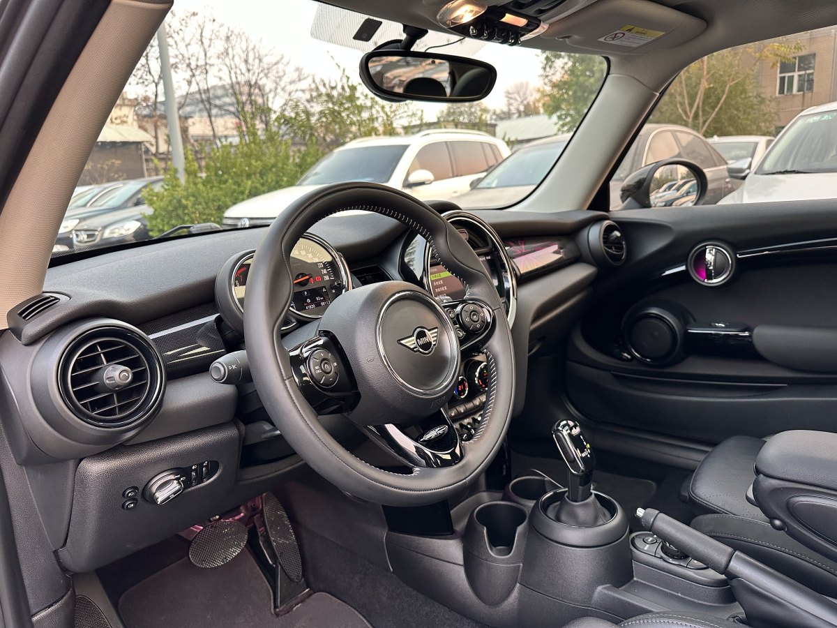 MINI COUNTRYMAN  2018款 1.5T COOPER 藝術(shù)家圖片