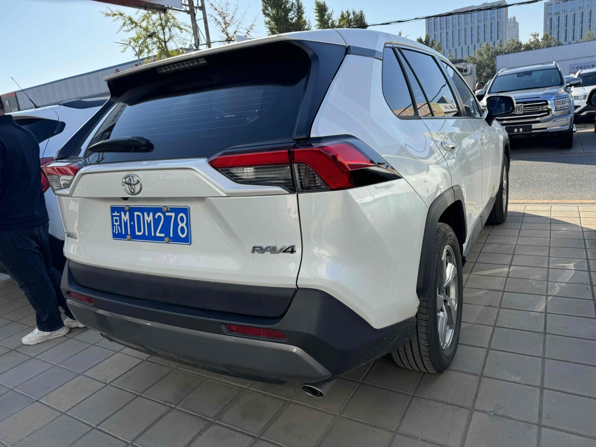 2021年12月豐田 RAV4  2018款 榮放 2.0L CVT兩驅(qū)風(fēng)尚版