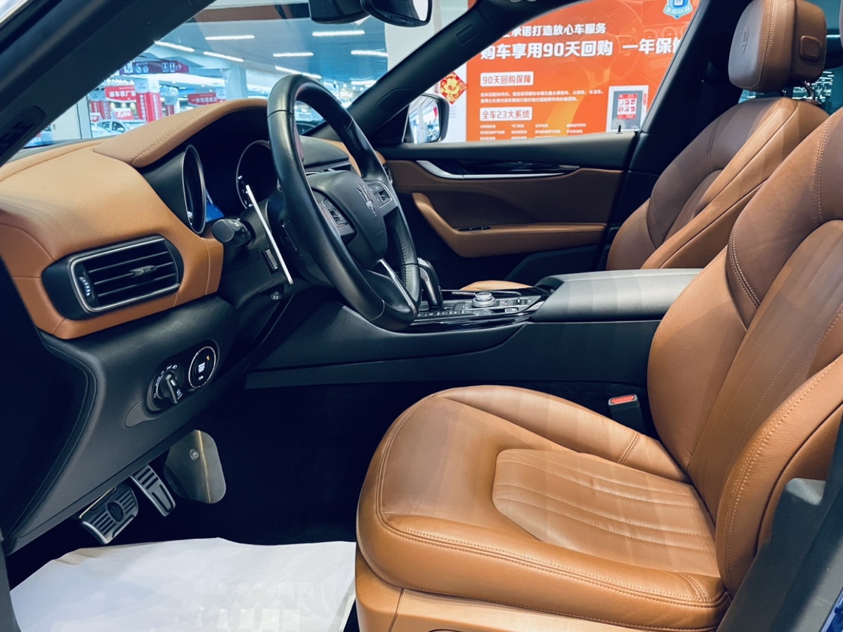 瑪莎拉蒂 Levante  2019款  3.0T 350Hp 標(biāo)準(zhǔn)版圖片