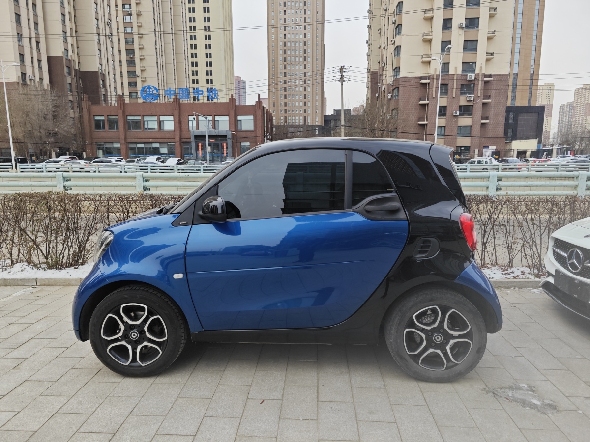 smart fortwo  2019款 0.9T 66千瓦硬頂先鋒版 國VI圖片