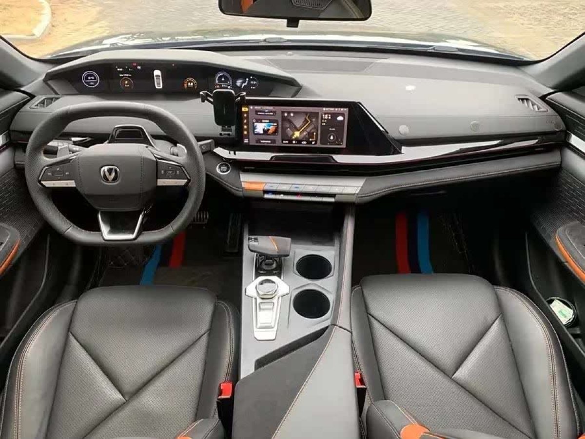 長(zhǎng)安 長(zhǎng)安UNI-V  2022款 1.5T 尊貴型圖片