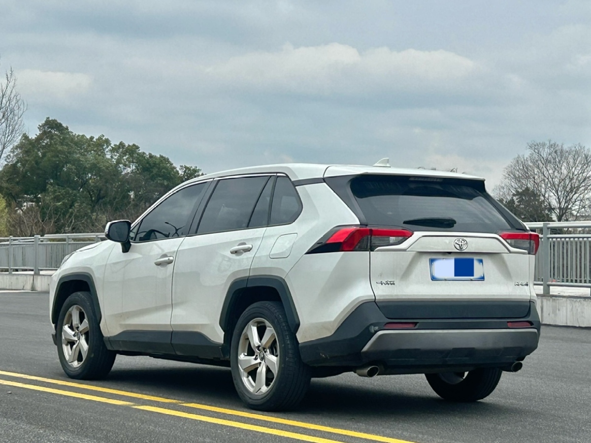 豐田 RAV4榮放  2020款 2.0L CVT兩驅(qū)風(fēng)尚版圖片