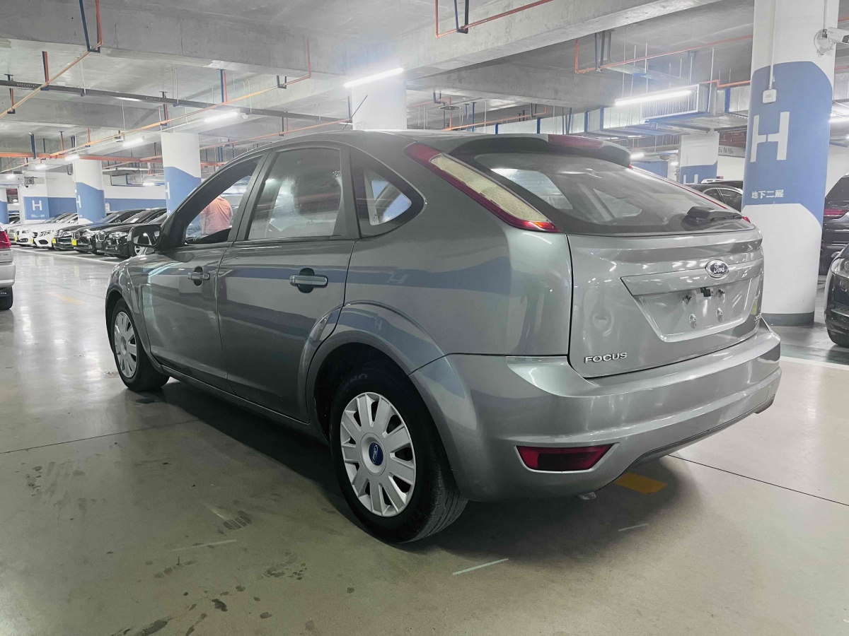 福特 ?？怂? 2013款 兩廂經(jīng)典 1.8L 手動基本型圖片