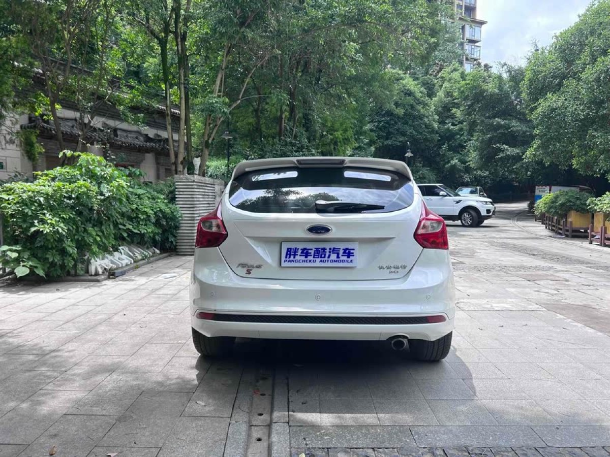 福特 ?？怂? 2012款 兩廂 2.0L 自動豪華運動型圖片